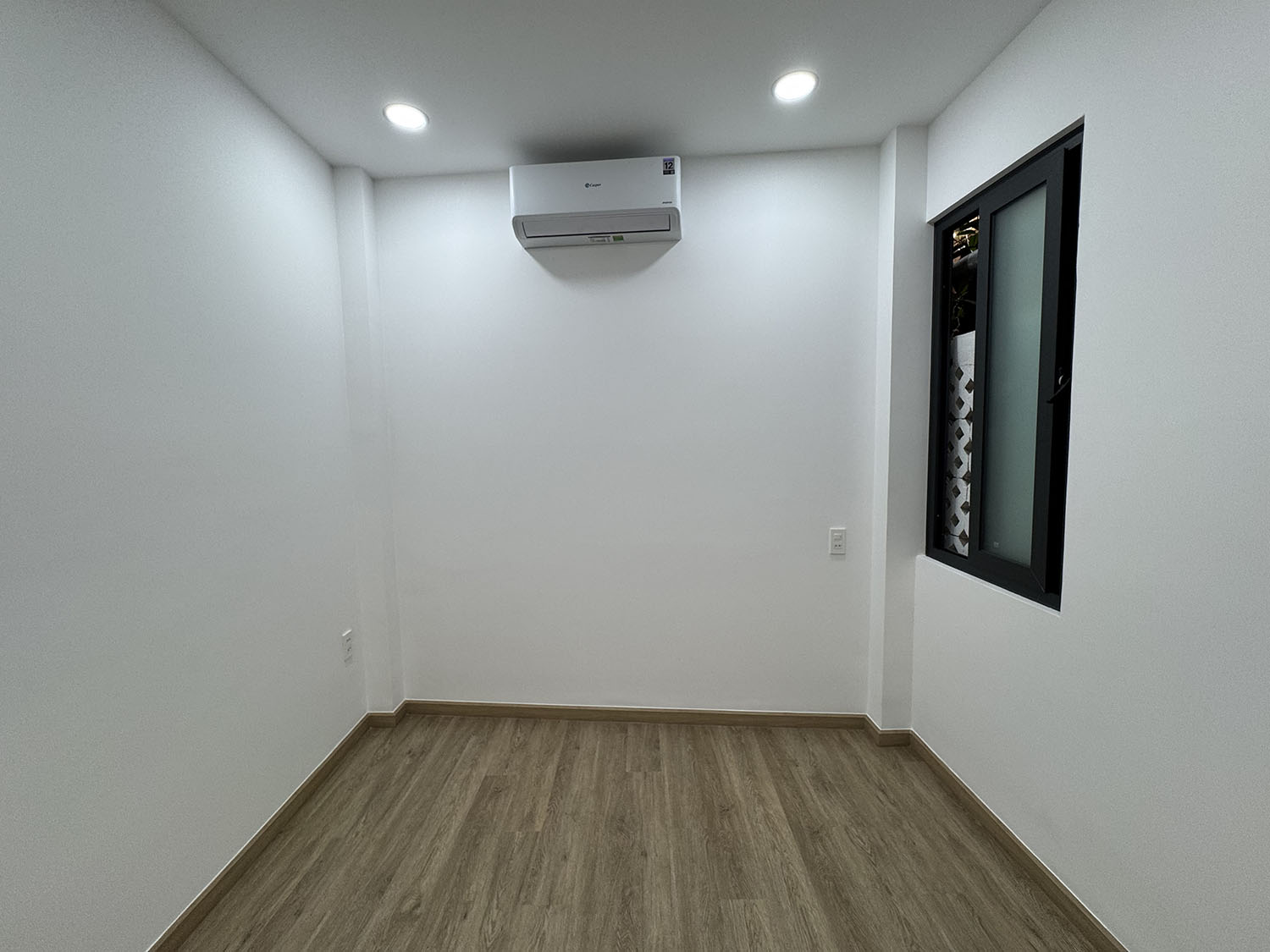 Tuyệt phẩm Nhà Phố 2 lầu full nội thất cao cấp hẻm 2 xe hơi 7 chỗ tránh nhau khu VIP Đặng Văn Ngữ